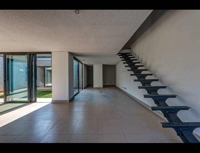 4 BEDROOM CLUSTER TO LET IN WATERKLOOF RIDGE